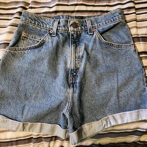 Women / Junior 90's Levi Jean Shorts Size 9